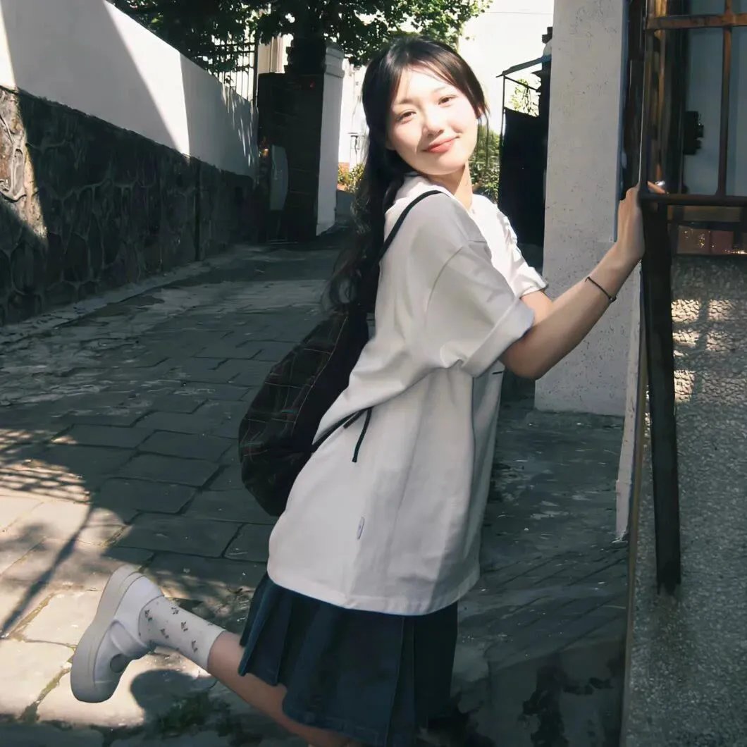 挥著翅膀的女孩